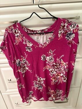 Women's Floral V-Neck Top in Berry